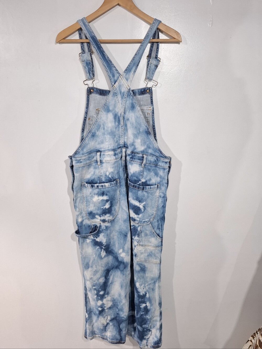 Pilcro Bleached Tie-Dye Light Blue Denim Overalls Women's Jeans Size 31 - Picture 6 of 14